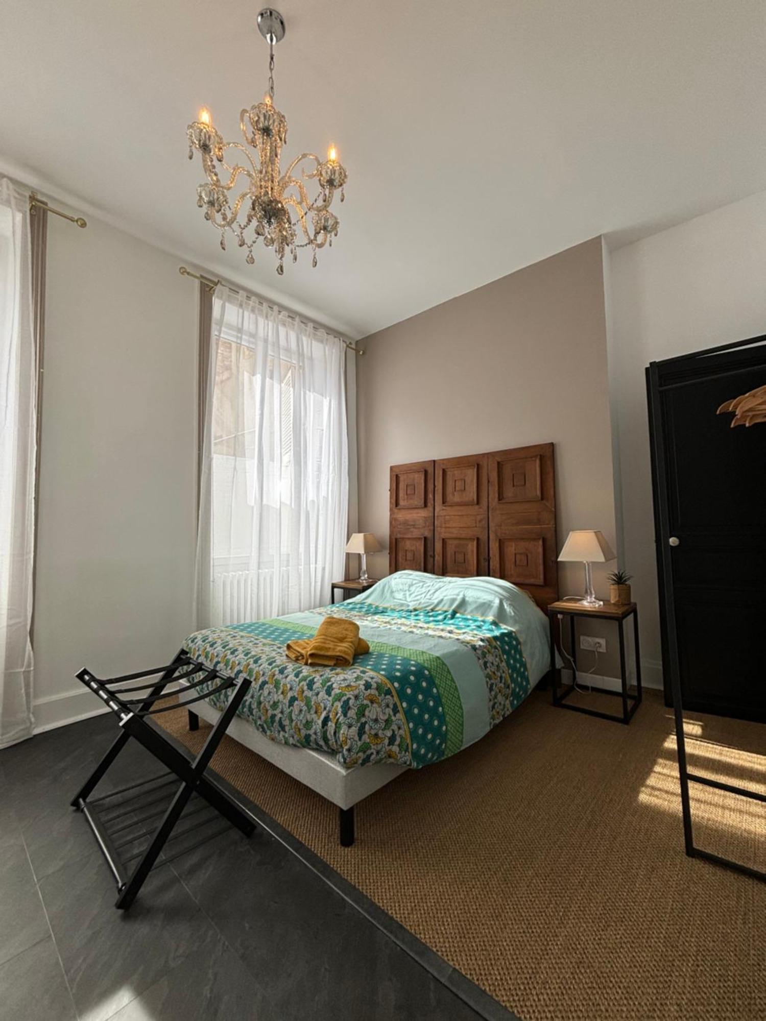 Maison A La Guitarde - Hotel Particulier Hippolyte Châteauroux Esterno foto