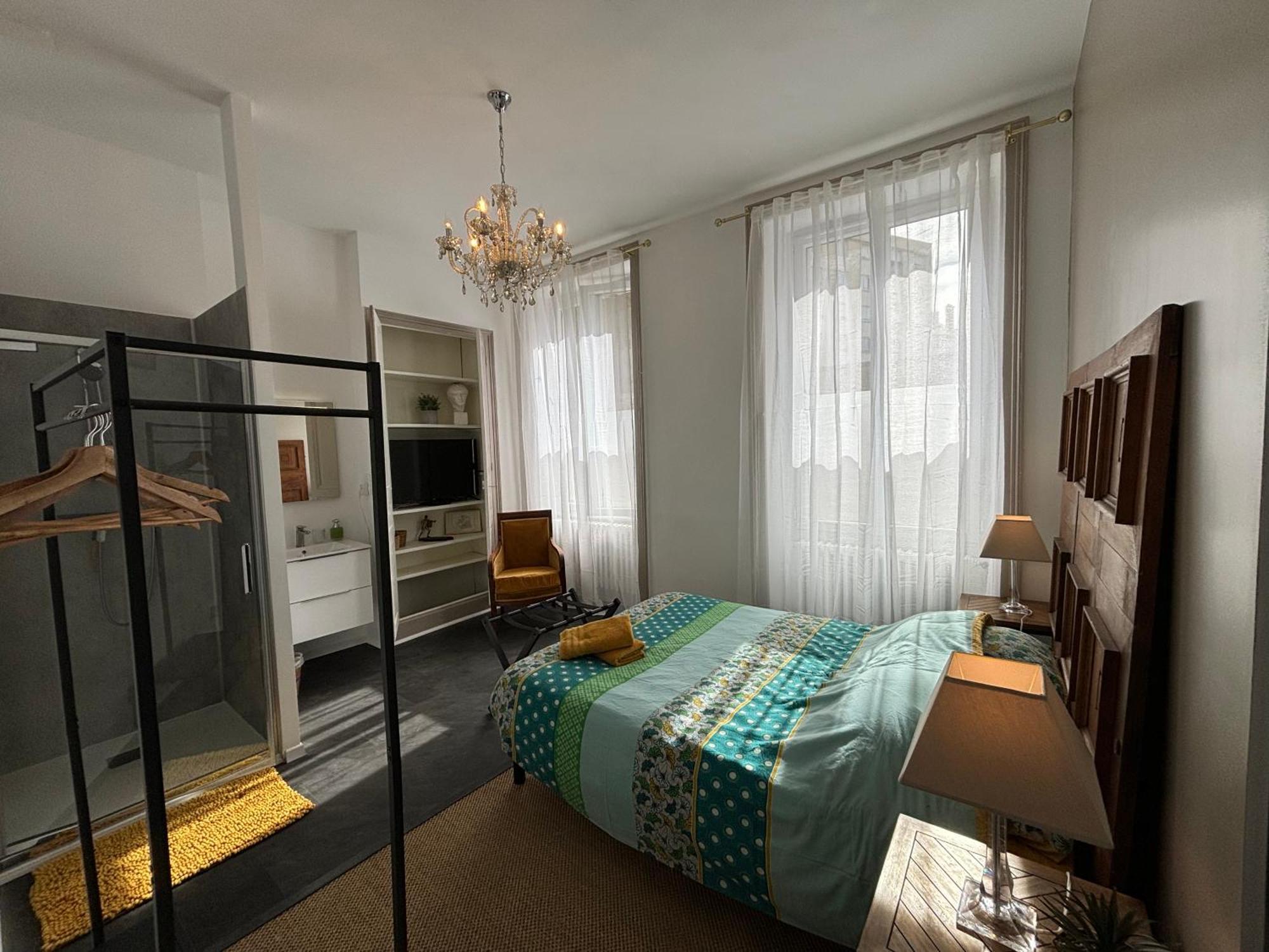 Maison A La Guitarde - Hotel Particulier Hippolyte Châteauroux Esterno foto
