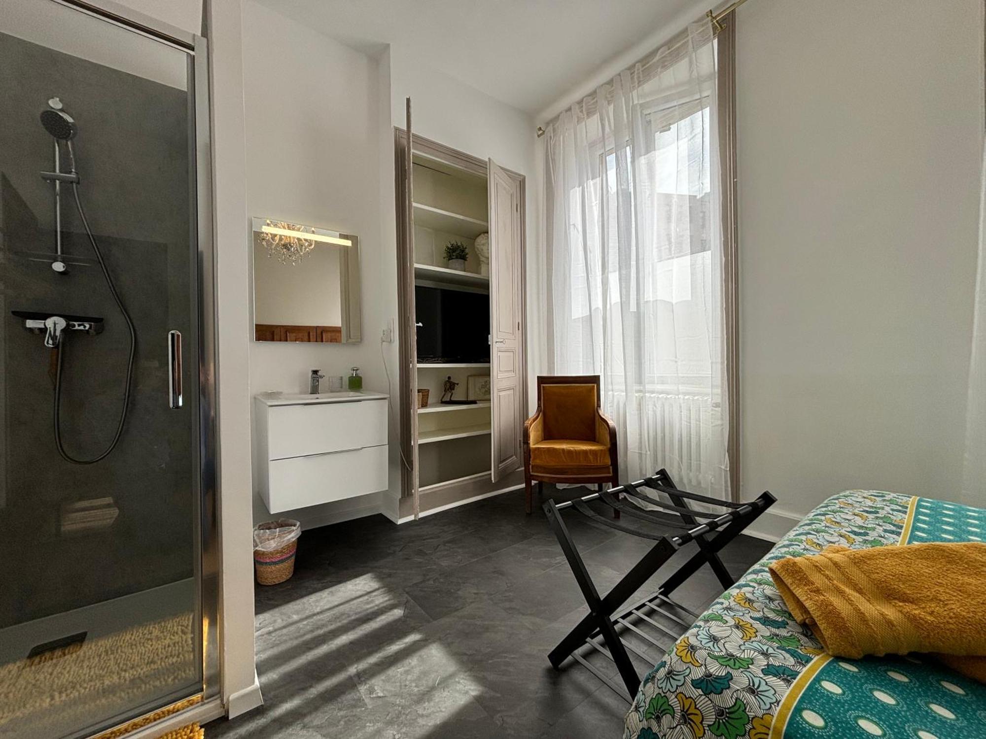 Maison A La Guitarde - Hotel Particulier Hippolyte Châteauroux Esterno foto