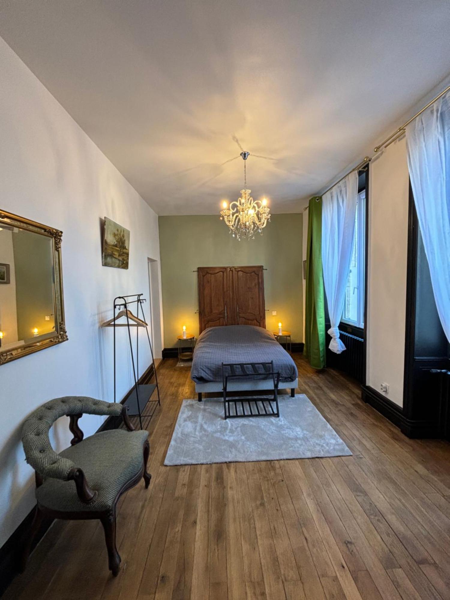 Maison A La Guitarde - Hotel Particulier Hippolyte Châteauroux Esterno foto