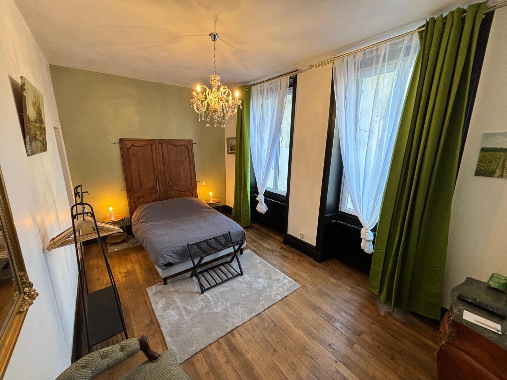 Maison A La Guitarde - Hotel Particulier Hippolyte Châteauroux Esterno foto