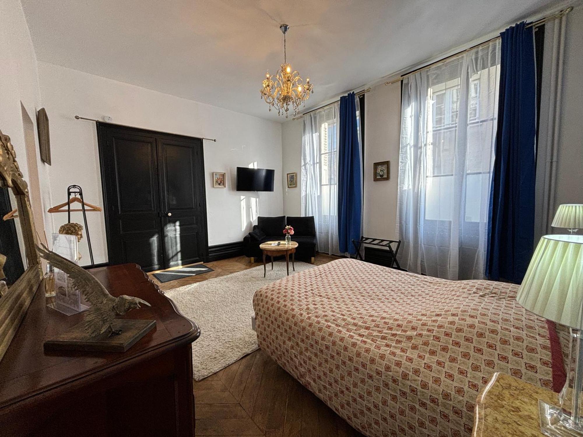 Maison A La Guitarde - Hotel Particulier Hippolyte Châteauroux Esterno foto